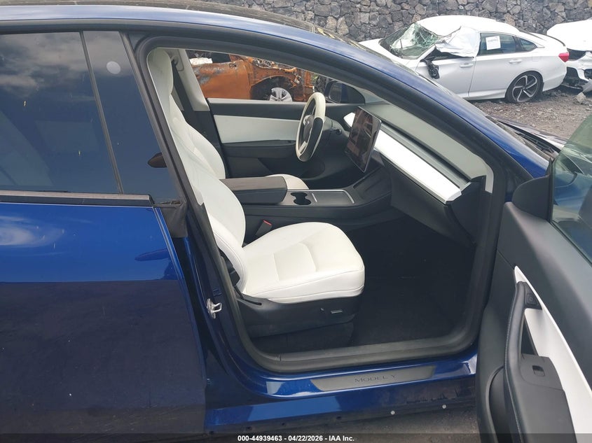 2021 Tesla Model y VIN 5YJYGDEE4MF198664 IAAI salvage auction — RIGHT SIDE, Salvage (Hawaii), sold $6,900 on 2026-07-16 (photo 5)