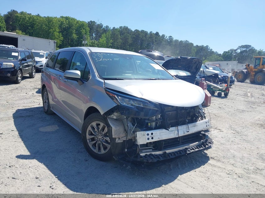 2022 Toyota Sienna VIN 5TDKRKEC0NS102643 IAAI salvage auction — FRONT END, Salvage (Georgia), sold $11,500 on 2026-07-14 (photo 1)