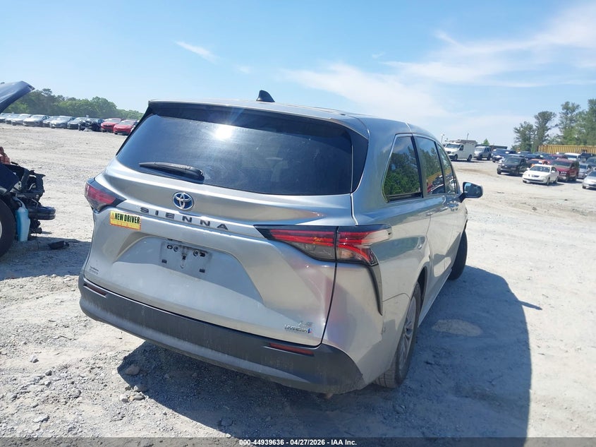 2022 Toyota Sienna VIN 5TDKRKEC0NS102643 IAAI salvage auction — FRONT END, Salvage (Georgia), sold $11,500 on 2026-07-14 (photo 4)