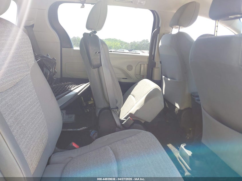2022 Toyota Sienna VIN 5TDKRKEC0NS102643 IAAI salvage auction — FRONT END, Salvage (Georgia), sold $11,500 on 2026-07-14 (photo 8)