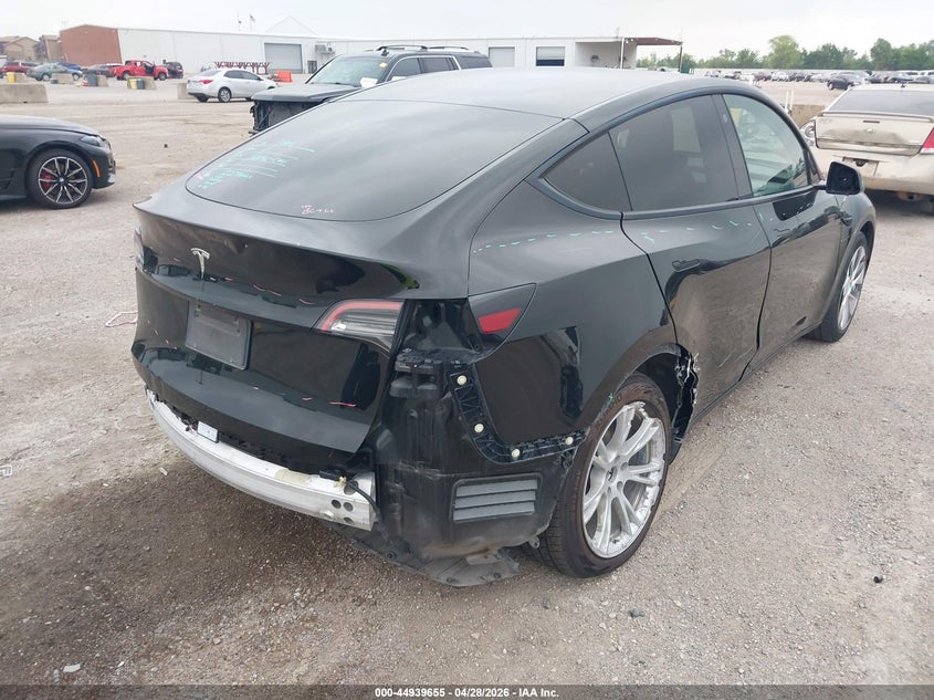 2021 Tesla Model y VIN 5YJYGDED6MF163096 IAAI salvage auction — SIDE, Salvage (Texas), sold $5,800 on 2026-07-25 (photo 4)