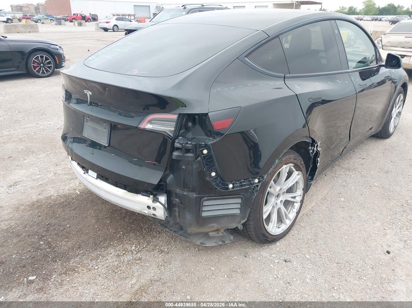 2021 Tesla Model y VIN 5YJYGDED6MF163096 IAAI salvage auction — SIDE, Salvage (Texas), sold $5,800 on 2026-07-25 (photo 6)
