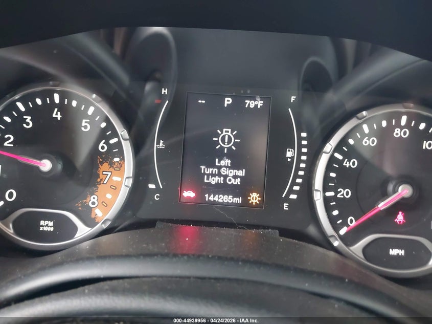 2015 Jeep Renegade VIN ZACCJBBT0FPB76052 IAAI salvage auction — FRONT & REAR, Salvage (Indiana), sold $225 on 2026-07-22 (photo 7)