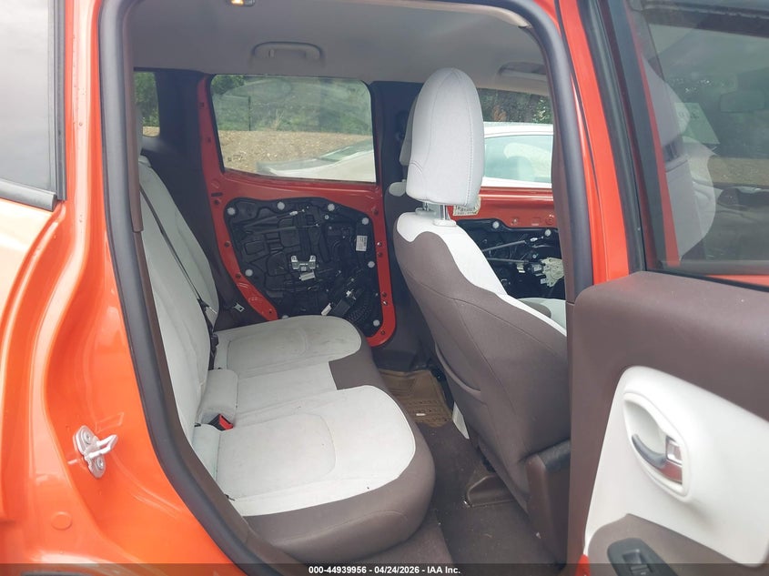 2015 Jeep Renegade VIN ZACCJBBT0FPB76052 IAAI salvage auction — FRONT & REAR, Salvage (Indiana), sold $225 on 2026-07-22 (photo 8)