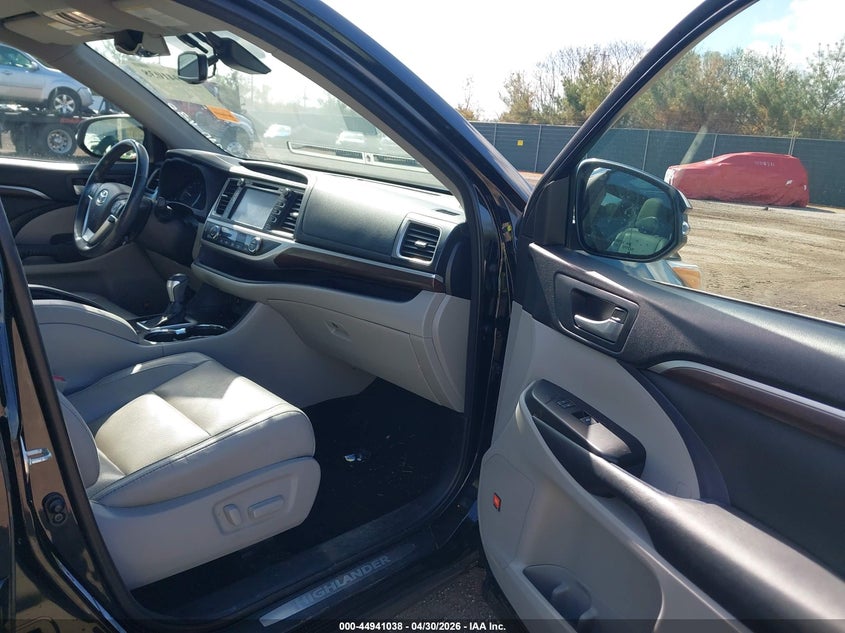 2014 Toyota Highlander VIN 5TDDKRFHXES067318 IAAI salvage auction — RIGHT SIDE, Clear (Indiana), sold $9,700 on 2026-07-07 (photo 5)