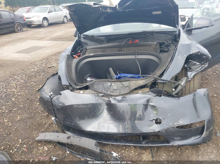 2025 Tesla Model y VIN 7SAYGDED8SA369646 IAAI salvage auction — FRONT & REAR, Salvage Title, sold $3,300 on 2026-07-07 (photo 6)