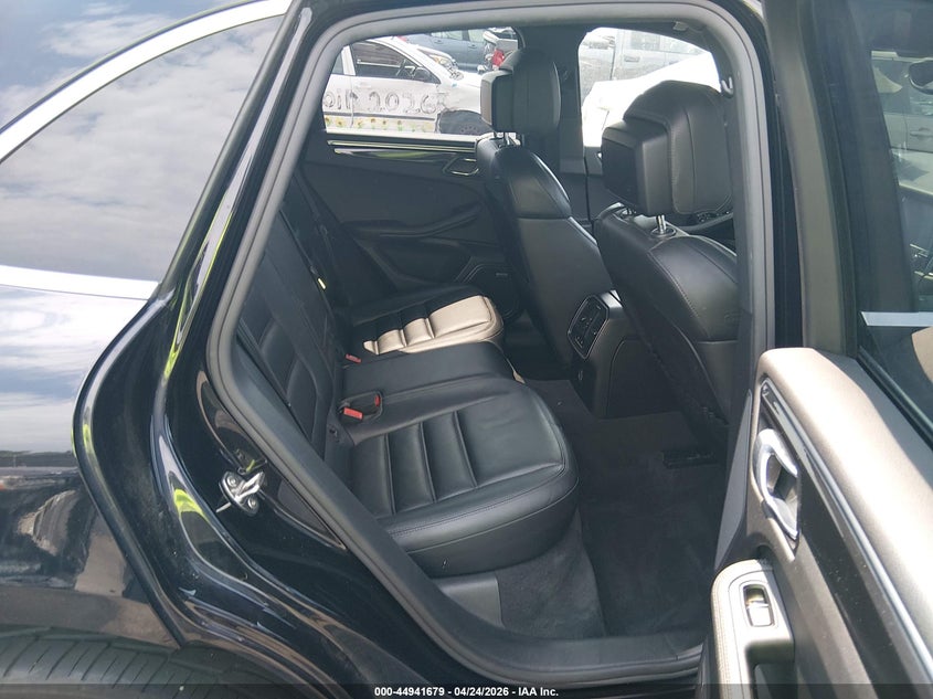 2017 Porsche Macan VIN WP1AB2A50HLB21009 IAAI salvage auction — FRONT END, Salvage (South Carolina), sold $7,325 on 2026-08-19 (photo 8)