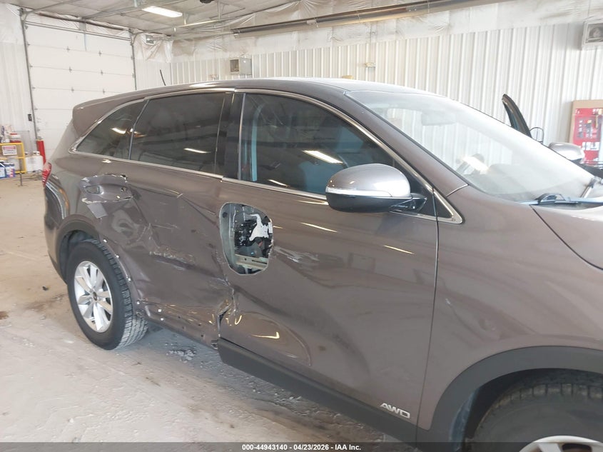 2020 Kia Sorento VIN 5XYPGDA34LG638633 IAAI salvage auction — RIGHT SIDE, Salvage Title, sold $3,975 on 2026-07-28 (photo 6)