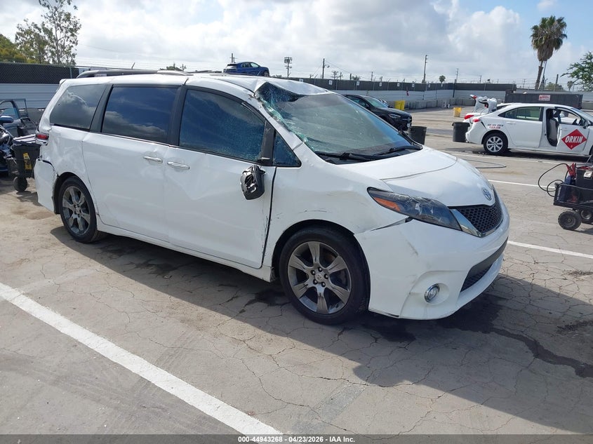 2016 Toyota Sienna VIN 5TDXK3DC6GS725219 IAAI salvage auction — FRONT & REAR, Salvage (California), sold $1,800 on 2026-07-08 (photo 1)