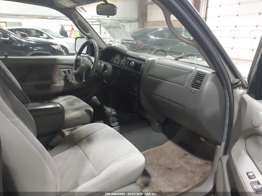2004 Toyota Tacoma VIN 5TEWN72N34Z403294 IAAI salvage auction — NORMAL WEAR, Clear (New York), sold $4,250 on 2026-07-08 (photo 5)