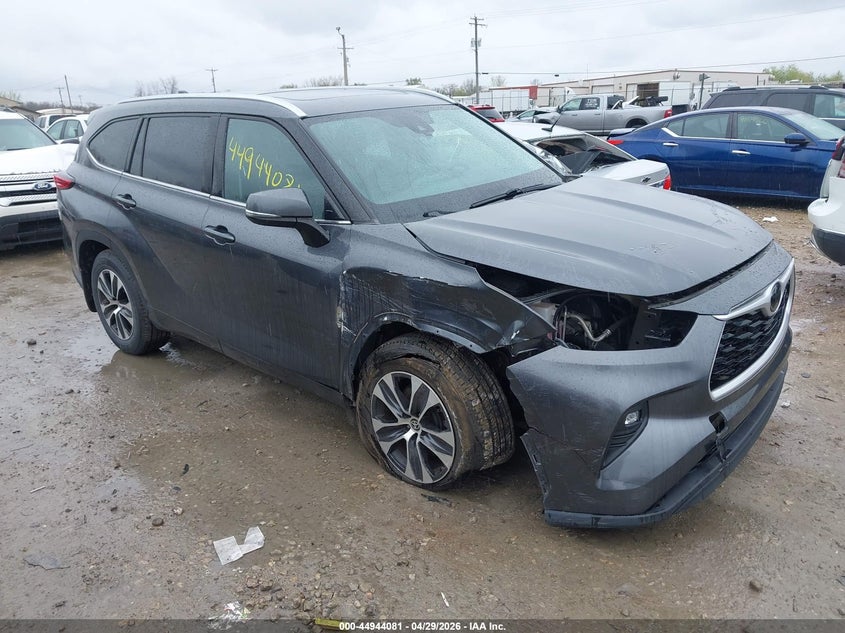 2020 Toyota Highlander VIN 5TDGZRBH6LS509300 IAAI salvage auction — RIGHT FRONT, Clear (Michigan), sold $13,200 on 2026-07-16 (photo 1)
