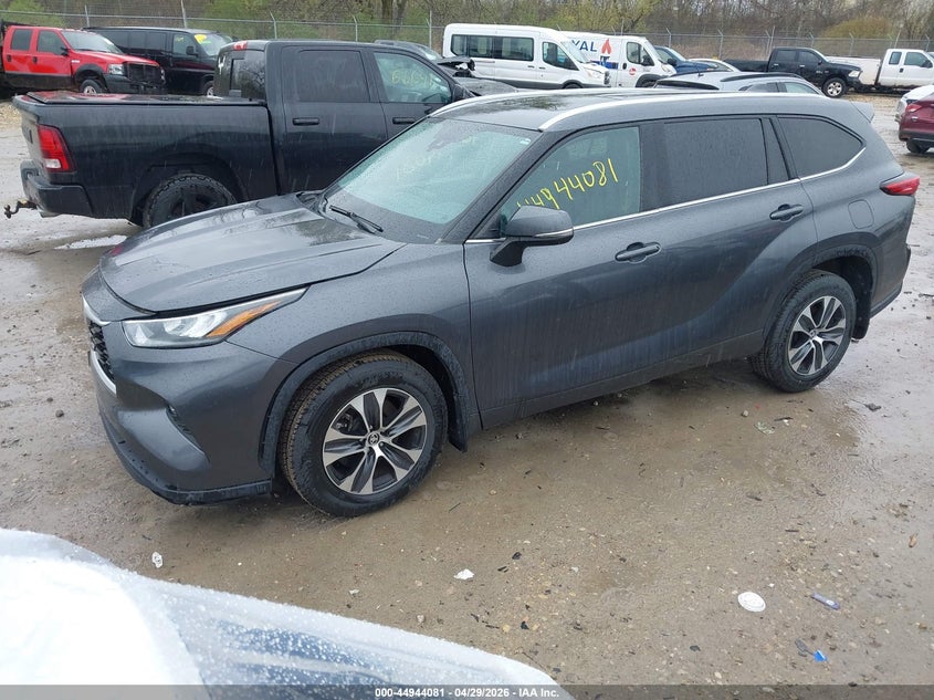 2020 Toyota Highlander VIN 5TDGZRBH6LS509300 IAAI salvage auction — RIGHT FRONT, Clear (Michigan), sold $13,200 on 2026-07-16 (photo 2)