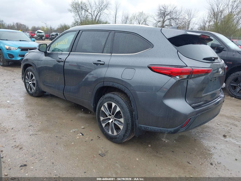 2020 Toyota Highlander VIN 5TDGZRBH6LS509300 IAAI salvage auction — RIGHT FRONT, Clear (Michigan), sold $13,200 on 2026-07-16 (photo 3)
