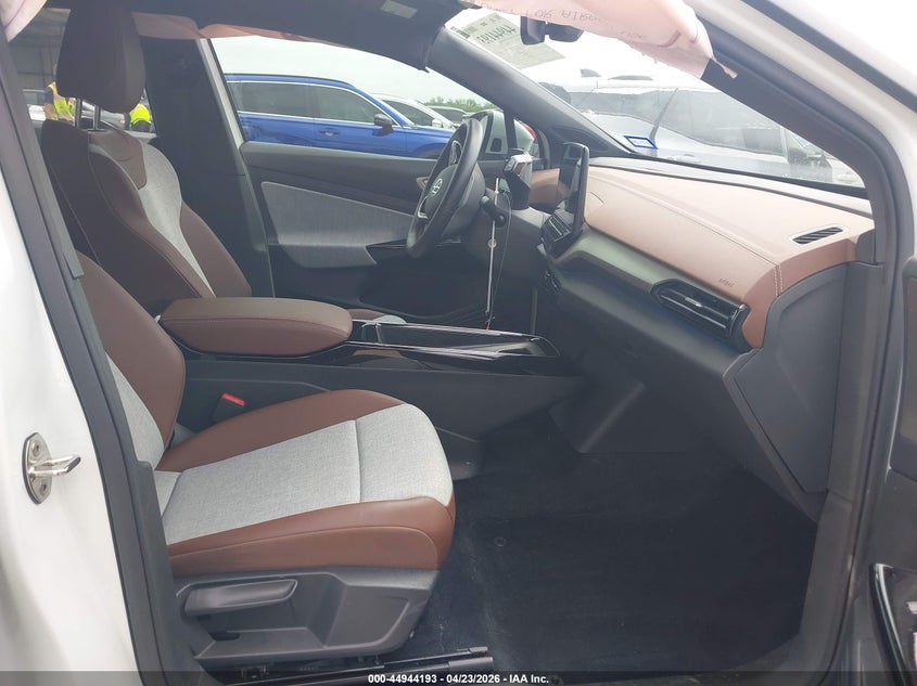 2024 Volkswagen Id.4 VIN 1V2BMPE8XRC001297 IAAI salvage auction — FRONT END, Salvage Title, sold $6,400 on 2026-07-10 (photo 5)