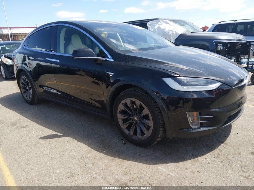 2018 Tesla Model x VIN 5YJXCDE25JF141303 — IAAI salvage auction photo