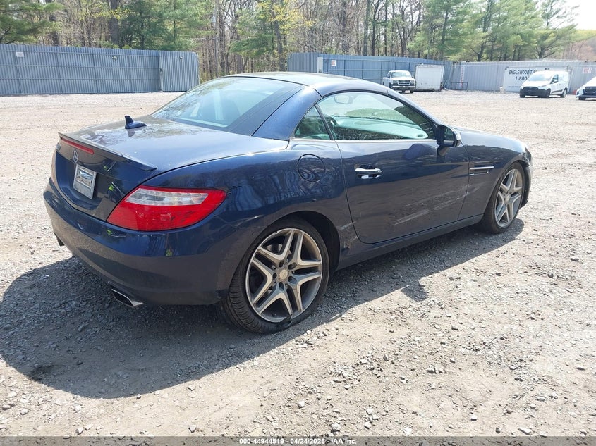 2015 Mercedes-benz Slk-klasse VIN WDDPK4HA3FF102983 IAAI salvage auction — RIGHT SIDE, Salvage Title, sold $2,425 on 2026-07-22 (photo 4)