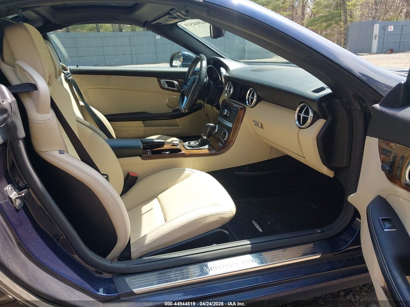 2015 Mercedes-benz Slk-klasse VIN WDDPK4HA3FF102983 IAAI salvage auction — RIGHT SIDE, Salvage Title, sold $2,425 on 2026-07-22 (photo 5)