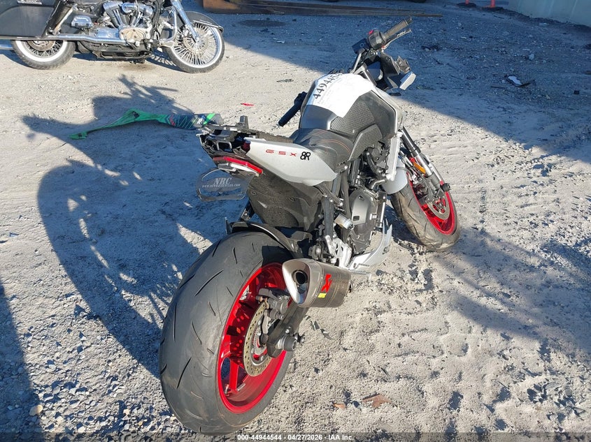 2024 Suzuki Gsx VIN JS1EM13B7R7103959 IAAI salvage auction — ALL OVER, Salvage (Massachusetts), sold $75 on 2026-07-28 (photo 4)
