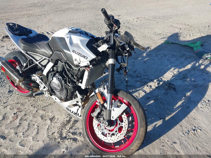 2024 Suzuki Gsx VIN JS1EM13B7R7103959 IAAI salvage auction — ALL OVER, Salvage (Massachusetts), sold $75 on 2026-07-28 (photo 5)