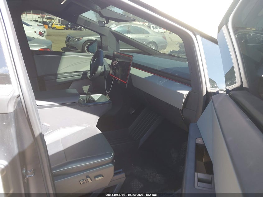 2024 Tesla Cybertruck VIN 7G2CEHED1RA051234 IAAI salvage auction — LEFT FRONT, Salvage (California), sold $32,150 on 2026-07-08 (photo 5)