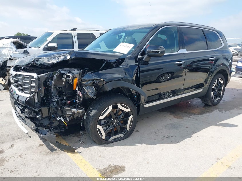 2025 Kia Telluride VIN 5XYP64GC7SG729050 IAAI salvage auction — LEFT FRONT, Salvage Title, sold $10,600 on 2026-07-23 (photo 2)