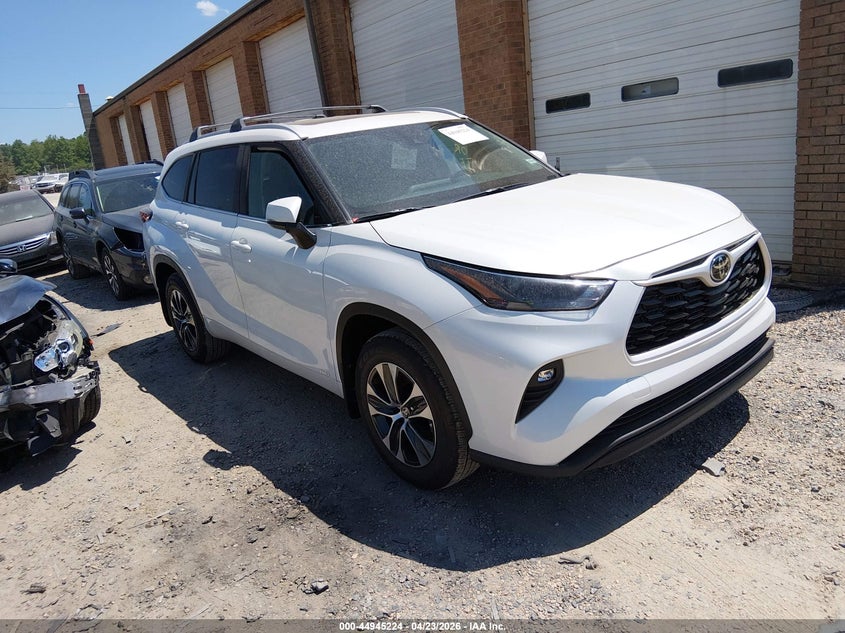 2026 Toyota Highlander VIN 5TDKBRCH3TS702145 IAAI salvage auction — LEFT SIDE, Salvage (North Carolina), sold $27,850 on 2026-07-20 (photo 1)