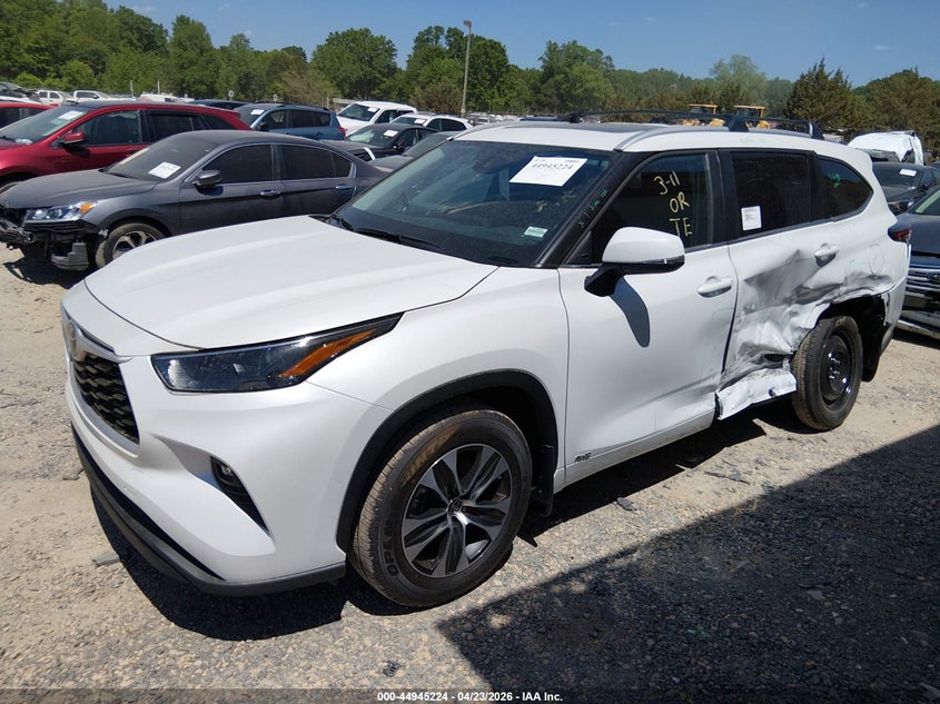 2026 Toyota Highlander VIN 5TDKBRCH3TS702145 IAAI salvage auction — LEFT SIDE, Salvage (North Carolina), sold $27,850 on 2026-07-20 (photo 2)