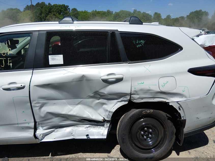2026 Toyota Highlander VIN 5TDKBRCH3TS702145 IAAI salvage auction — LEFT SIDE, Salvage (North Carolina), sold $27,850 on 2026-07-20 (photo 6)