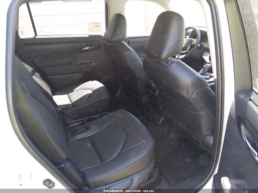 2026 Toyota Highlander VIN 5TDKBRCH3TS702145 IAAI salvage auction — LEFT SIDE, Salvage (North Carolina), sold $27,850 on 2026-07-20 (photo 8)