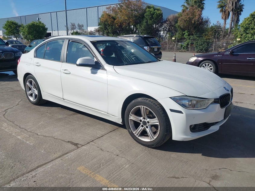 2013 BMW 3er VIN WBA3A5C5XDJ461489 IAAI salvage auction — NORMAL WEAR, Wait Title, sold $1,100 on 2026-07-20 (photo 1)