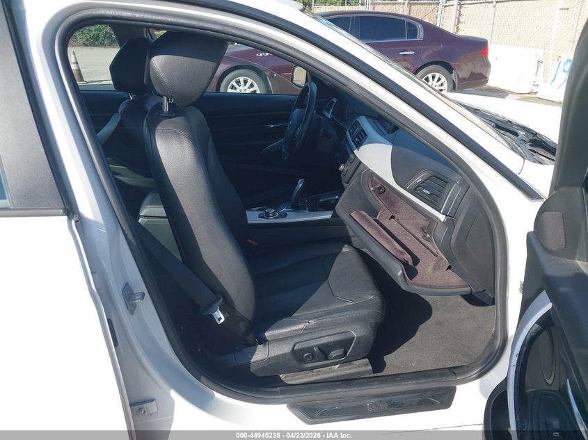 2013 BMW 3er VIN WBA3A5C5XDJ461489 IAAI salvage auction — NORMAL WEAR, Wait Title, sold $1,100 on 2026-07-20 (photo 5)