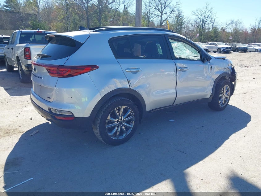 2022 Kia Sportage VIN KNDP6CAC8N7026531 IAAI salvage auction — ROLLOVER, Salvage (Massachusetts), sold $1,050 on 2026-07-18 (photo 4)