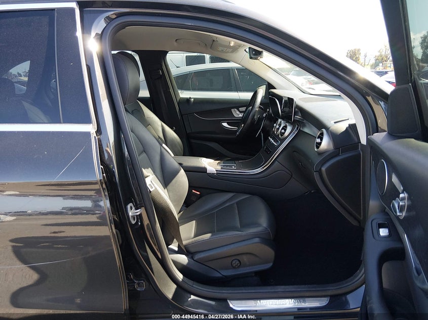 2022 Mercedes-benz Glc class VIN W1N0G8DB7NV337631 IAAI salvage auction — THEFT, Wait Title, sold $9,100 on 2026-07-23 (photo 5)