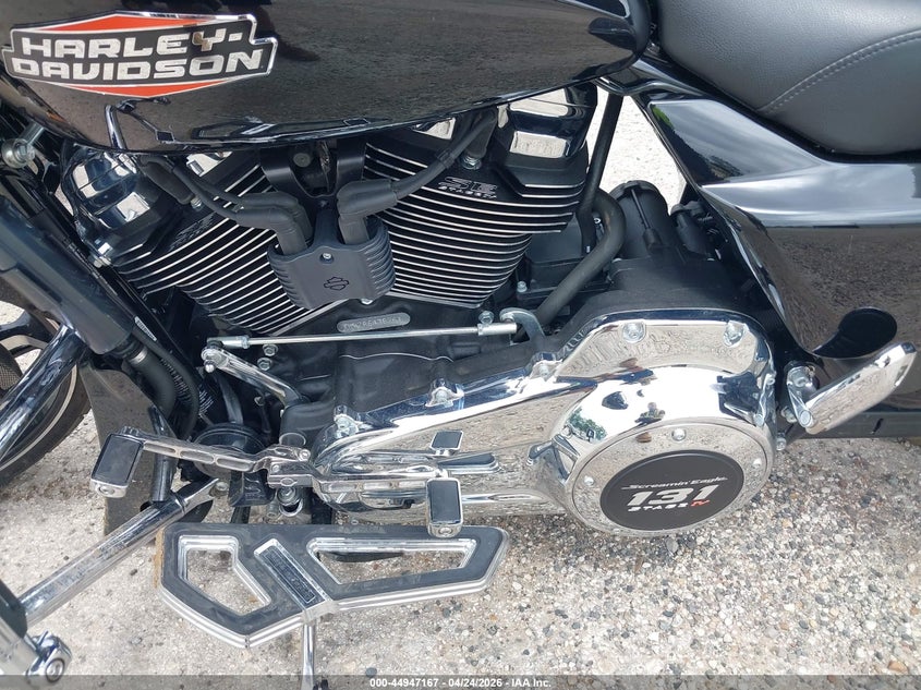 2024 Harley-davidson Street glide VIN 1HD1KB717RB643826 IAAI salvage auction — LEFT FRONT, Salvage Title, sold $15,700 on 2026-07-08 (photo 9)