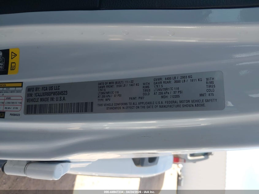 2023 Jeep Grand wagoneer VIN 1C4JJXR60PW584523 IAAI salvage auction — RIGHT FRONT, Salvage Title, sold $7,400 on 2026-08-01 (photo 9)