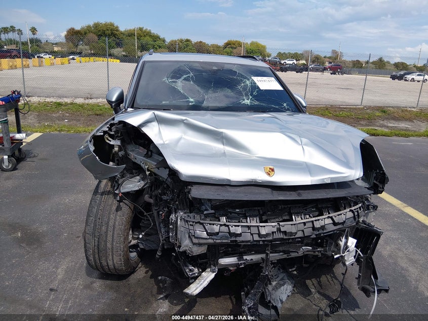 2024 Porsche Cayenne VIN WP1AL2AY5RDA35472 IAAI salvage auction — FRONT END, Rebuildable (Florida), sold $25 on 2026-07-30 (photo 6)