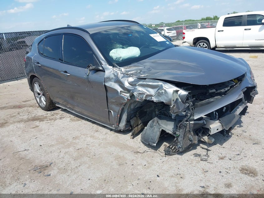 2018 Alfa romeo Stelvio VIN ZASFAKNN1J7B63005 IAAI salvage auction — RIGHT FRONT, Salvage (Texas), sold $950 on 2026-07-28 (photo 1)