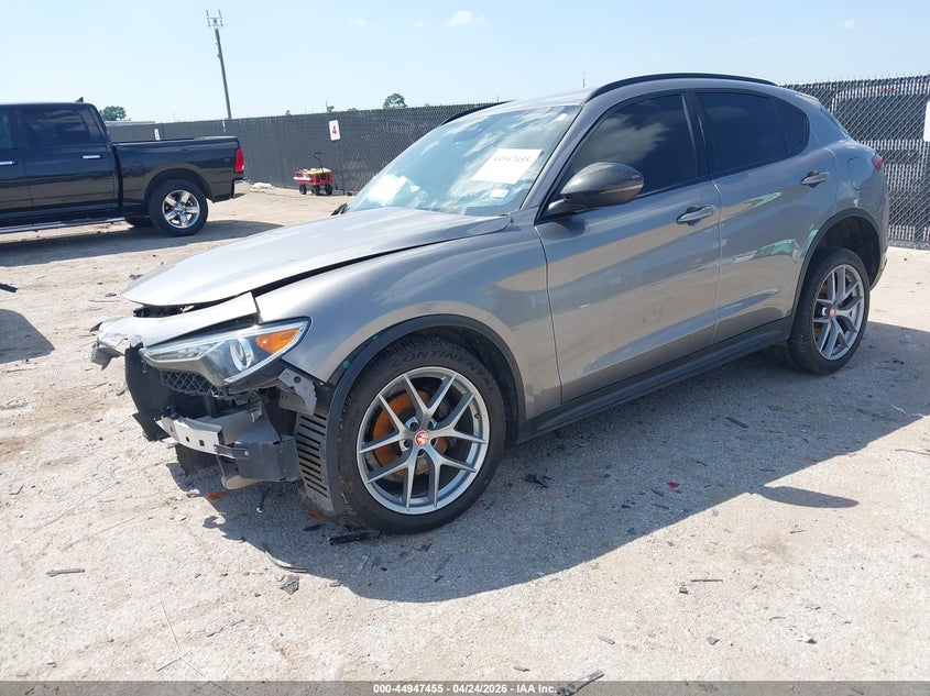 2018 Alfa romeo Stelvio VIN ZASFAKNN1J7B63005 IAAI salvage auction — RIGHT FRONT, Salvage (Texas), sold $950 on 2026-07-28 (photo 2)