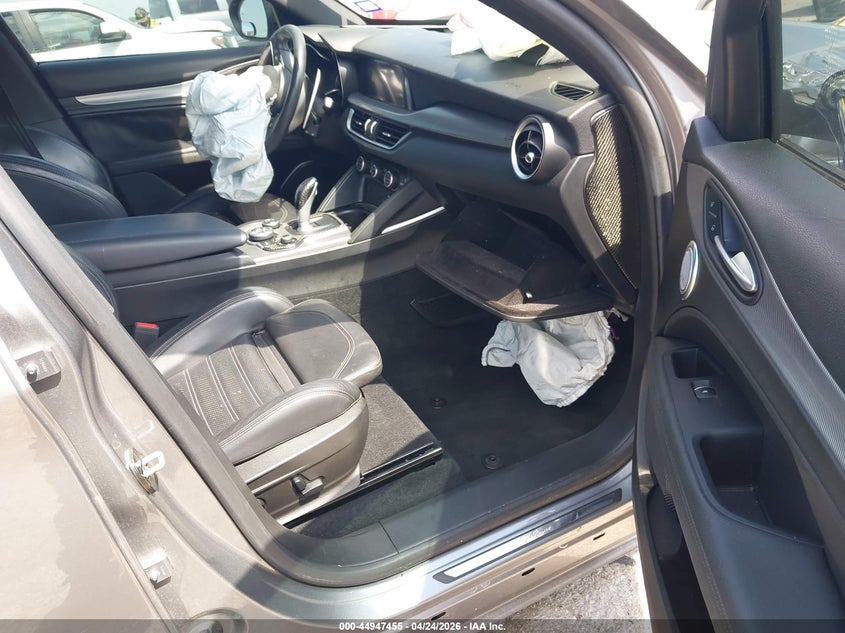 2018 Alfa romeo Stelvio VIN ZASFAKNN1J7B63005 IAAI salvage auction — RIGHT FRONT, Salvage (Texas), sold $950 on 2026-07-28 (photo 5)