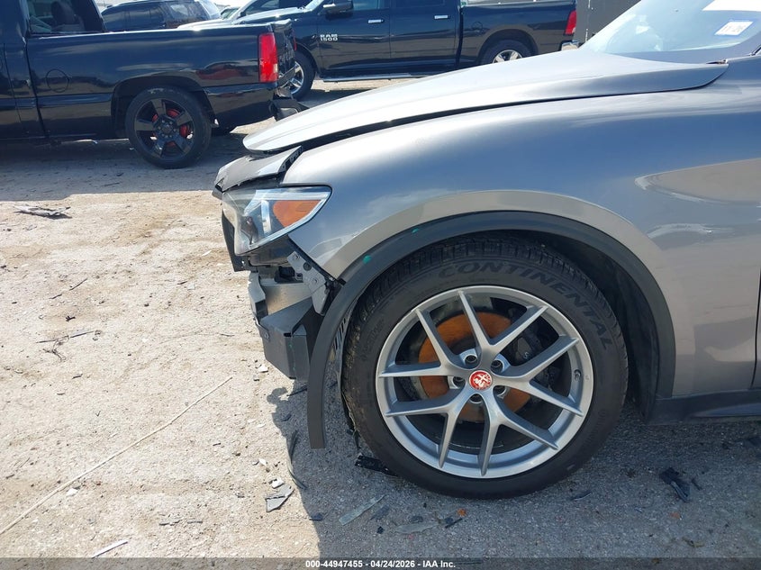 2018 Alfa romeo Stelvio VIN ZASFAKNN1J7B63005 IAAI salvage auction — RIGHT FRONT, Salvage (Texas), sold $950 on 2026-07-28 (photo 6)