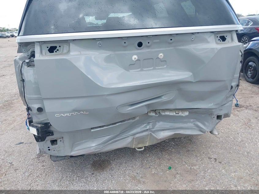 2024 Kia Carnival VIN KNDNC5H3XR6443792 IAAI salvage auction — REAR END, Salvage Title, sold $9,900 on 2026-07-22 (photo 6)