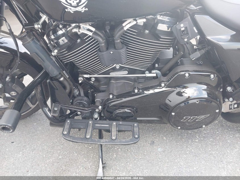 2024 Harley-davidson Street glide VIN 1HD1KB713RB634606 IAAI salvage auction — REAR END, Salvage Title, sold $13,000 on 2026-08-08 (photo 9)