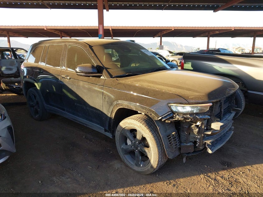2024 Jeep Grand cherokee VIN 1C4RJHBG2RC124456 IAAI salvage auction — RIGHT FRONT, Salvage Title, sold $11,800 on 2026-07-28 (photo 1)
