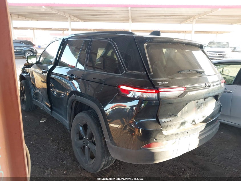 2024 Jeep Grand cherokee VIN 1C4RJHBG2RC124456 IAAI salvage auction — RIGHT FRONT, Salvage Title, sold $11,800 on 2026-07-28 (photo 3)