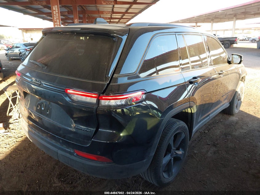 2024 Jeep Grand cherokee VIN 1C4RJHBG2RC124456 IAAI salvage auction — RIGHT FRONT, Salvage Title, sold $11,800 on 2026-07-28 (photo 4)