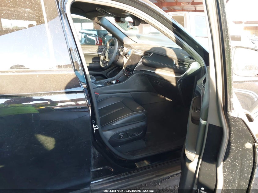 2024 Jeep Grand cherokee VIN 1C4RJHBG2RC124456 IAAI salvage auction — RIGHT FRONT, Salvage Title, sold $11,800 on 2026-07-28 (photo 5)