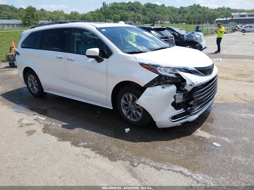 2022 Toyota Sienna VIN 5TDJSKFC8NS050158 IAAI salvage auction — FRONT END, Salvage (Tennessee), sold $14,800 on 2026-08-23 (photo 1)