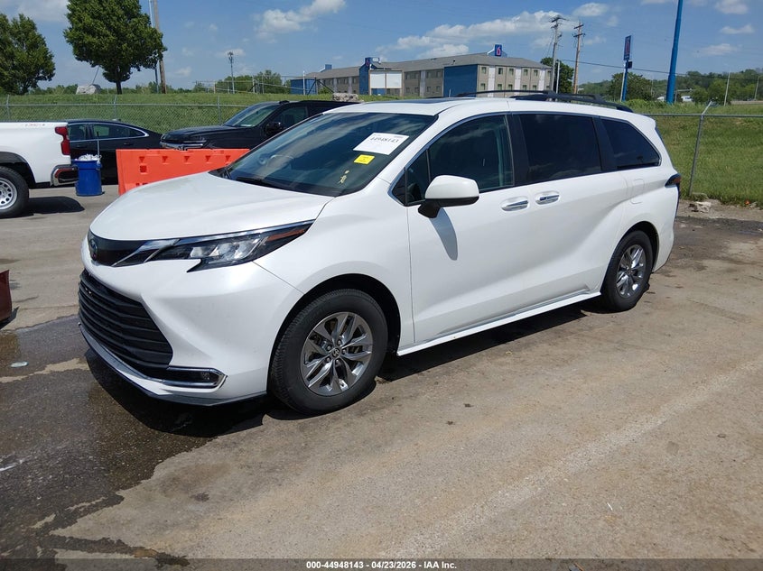 2022 Toyota Sienna VIN 5TDJSKFC8NS050158 IAAI salvage auction — FRONT END, Salvage (Tennessee), sold $14,800 on 2026-08-23 (photo 2)