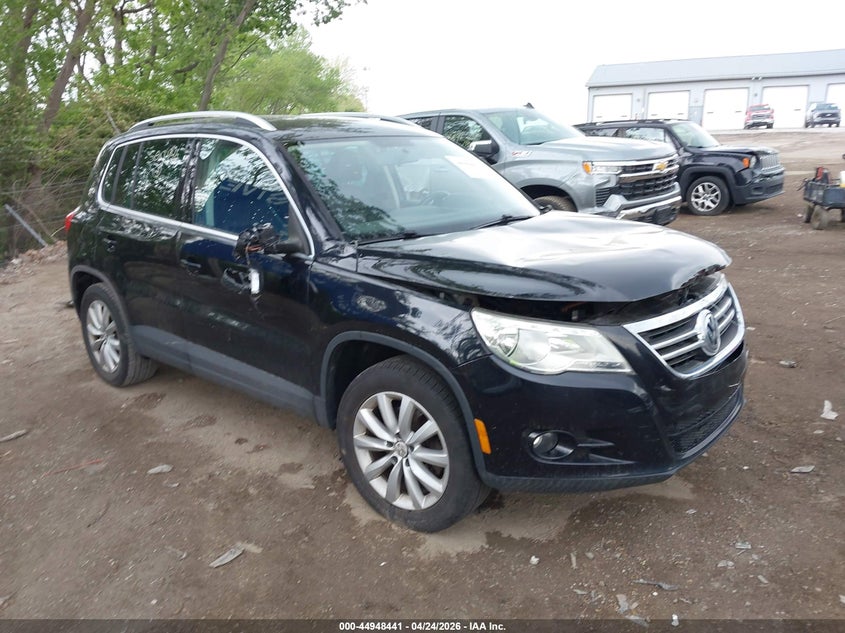 2011 Volkswagen Tiguan VIN WVGAV7AX8BW500946 IAAI salvage auction — FRONT END, Clear (Indiana), sold $1,100 on 2026-07-08 (photo 1)