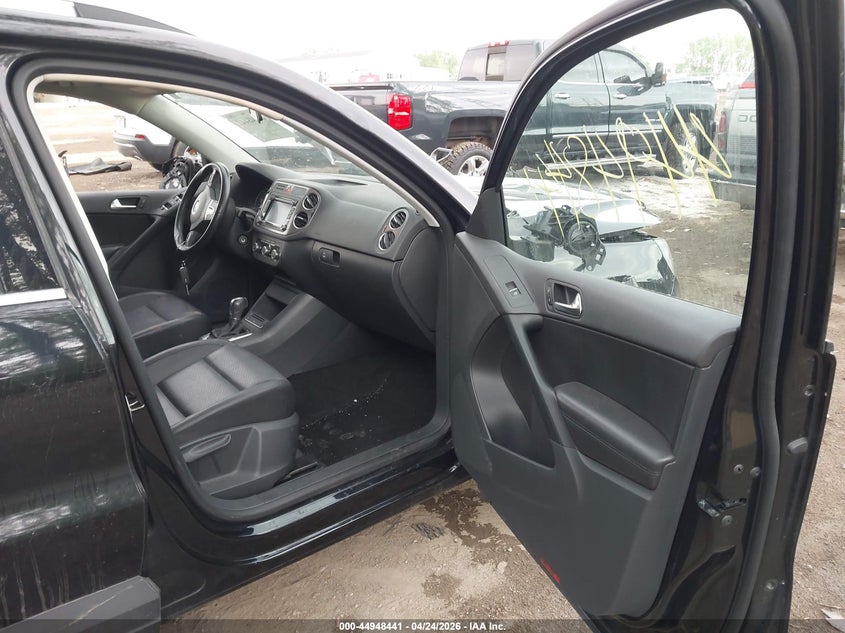 2011 Volkswagen Tiguan VIN WVGAV7AX8BW500946 IAAI salvage auction — FRONT END, Clear (Indiana), sold $1,100 on 2026-07-08 (photo 5)